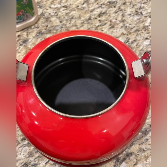 Le Creuset Large Tea Pot - Cherise Red 1.7 qt - Picture 6 of 12
